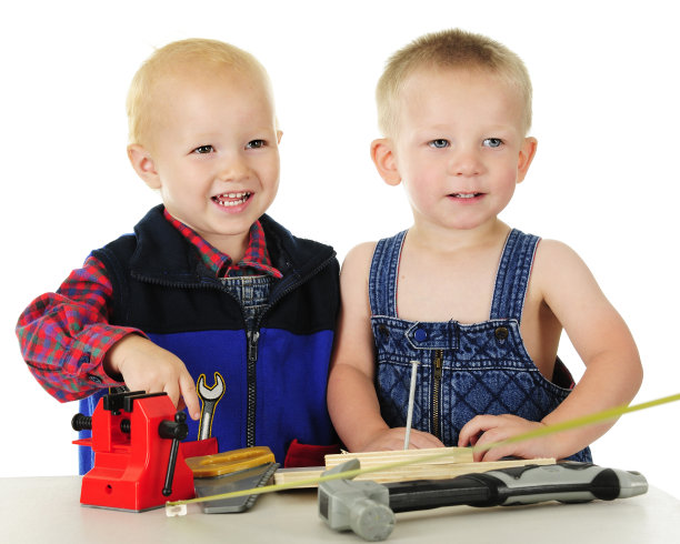 快乐的表亲玩杂工图片下载