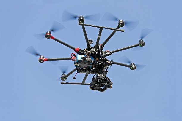 正上方蓝色背景的镜头图片下载