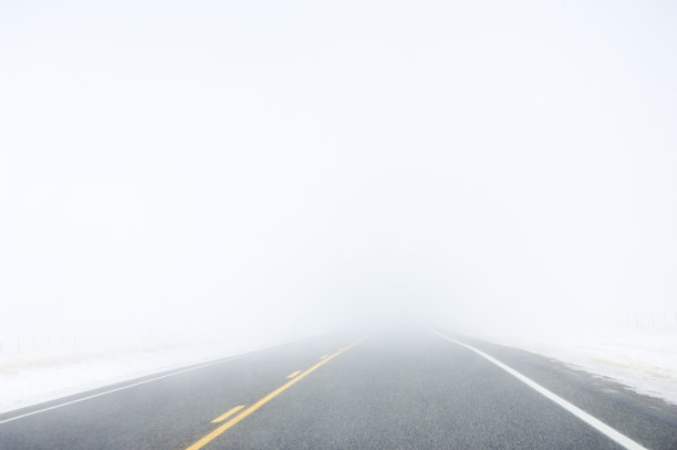 雾蒙蒙的路4图片下载