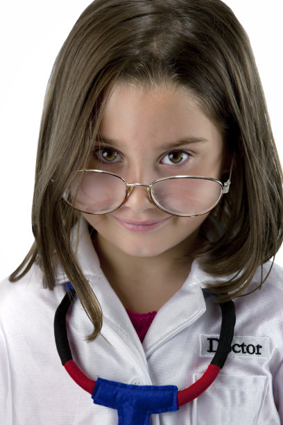 穿着医生服的可爱小女孩图片下载