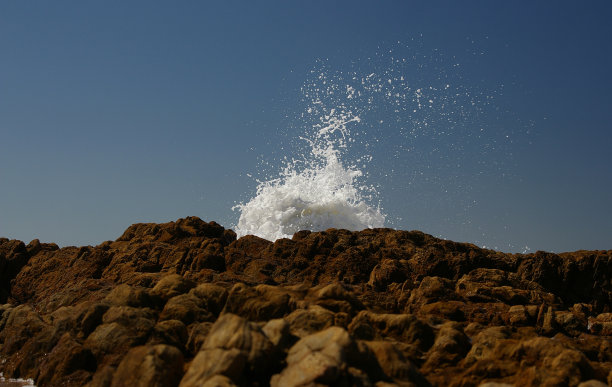 水对岩石图片下载