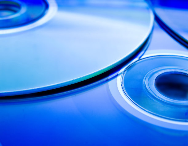 蓝色背景的光盘特写镜头图片下载