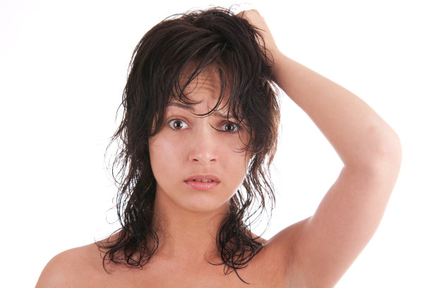 有一头卷发的漂亮女人图片下载