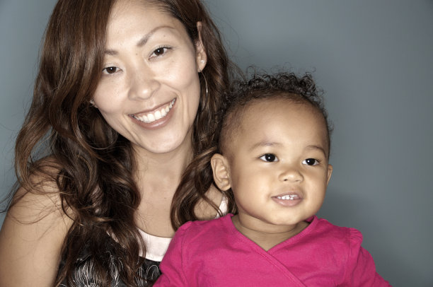 母亲和孩子图片下载