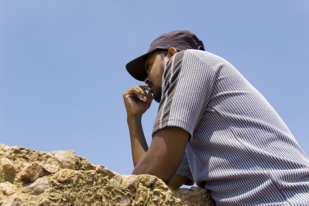 思考的人图片下载