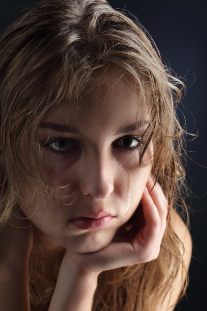 美丽的女孩哭图片下载