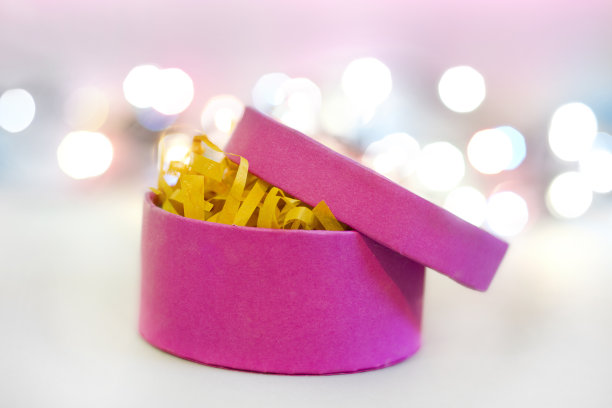 粉红色的礼物盒图片下载