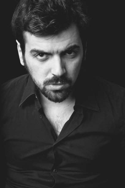 凶狠的人图片下载