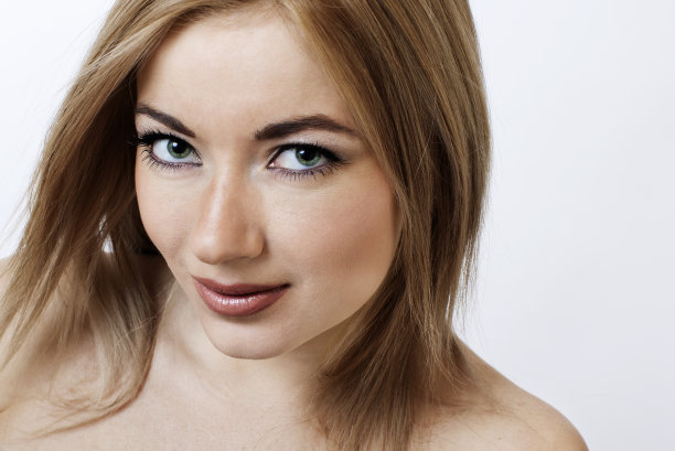 微笑的年轻女人图片下载