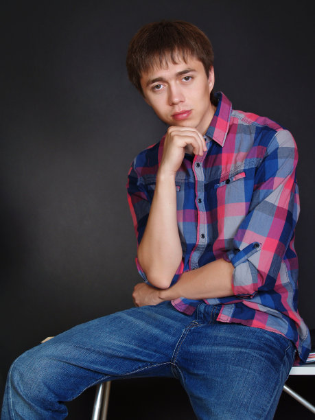 时尚的肖像年轻漂亮的男人图片下载