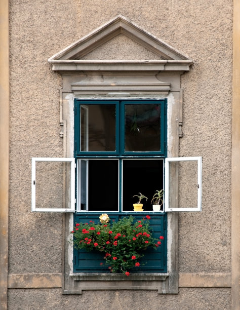 敞开的窗户图片下载