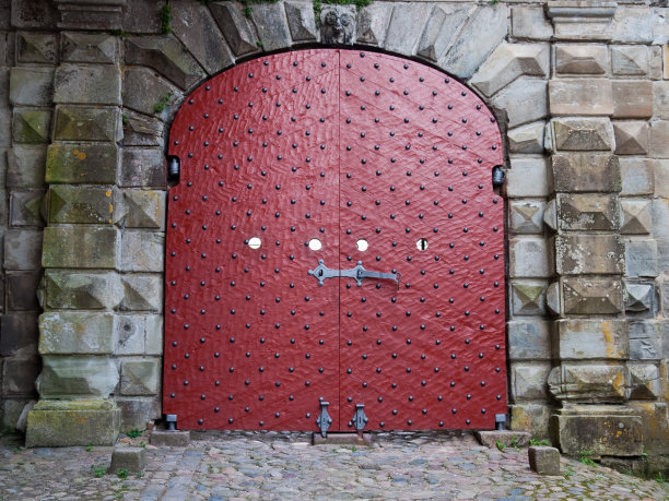 红色城堡大门图片下载