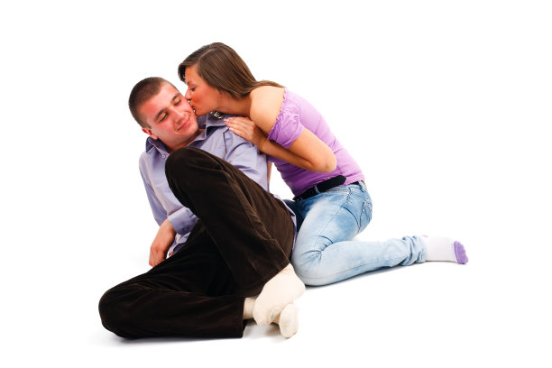 接吻的情侣图片下载