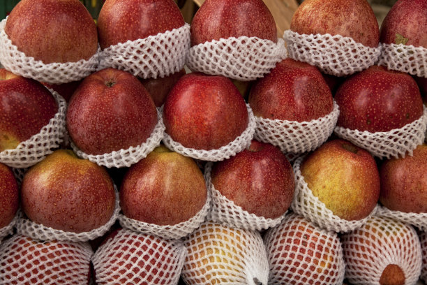 在缅甸仰光的公开市场上展示的苹果图片下载