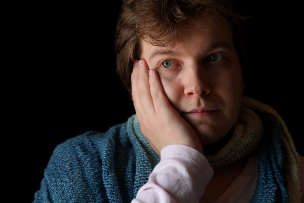 艺术家的自画像图片下载