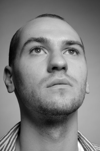 年轻人的肖像图片下载