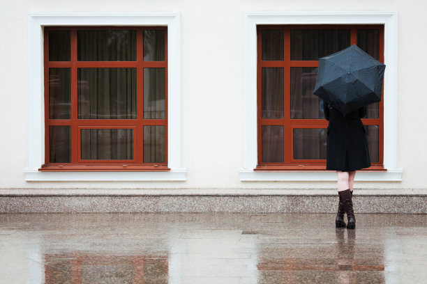 女人和伞图片下载