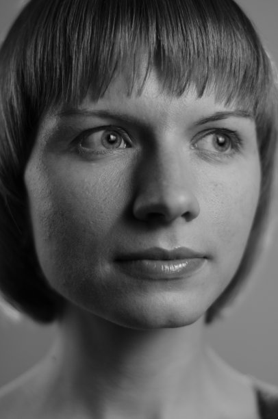 黑白肖像美丽的年轻女子图片下载