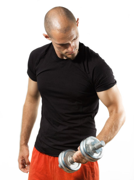 穿黑衬衫的人用手拿着重物图片下载