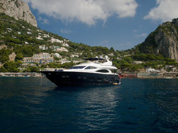 意大利卡普里岛的船图片下载