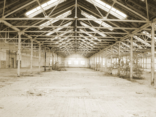 在旧工厂里图片下载