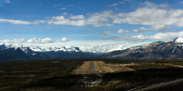 在偏远机场降落(5)图片下载