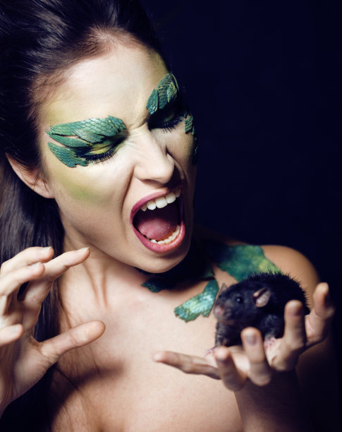 像蛇一样有创意的化妆图片下载