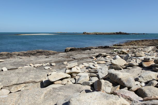 法国基伯隆附近的岩石海岸图片下载