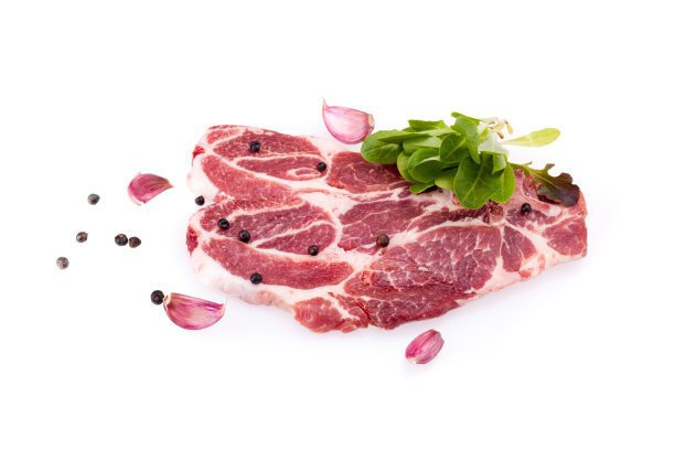 白肉上的生牛排图片下载