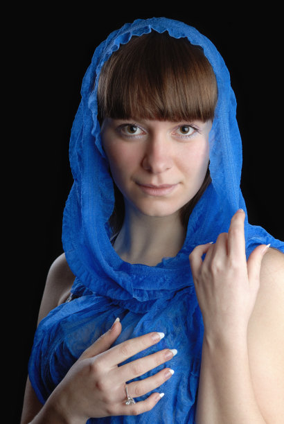 性感面部宝贝与蓝色披肩图片下载