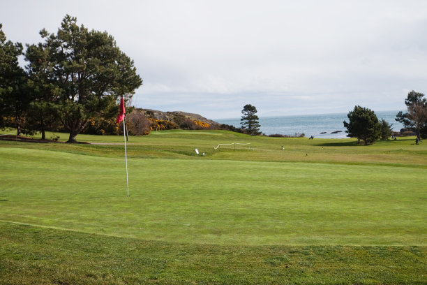 海边打高尔夫球图片下载