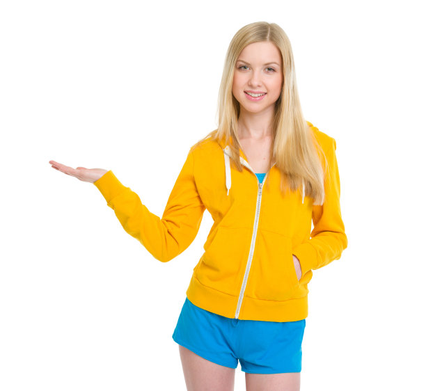 快乐的少女在空手掌上递东西图片下载