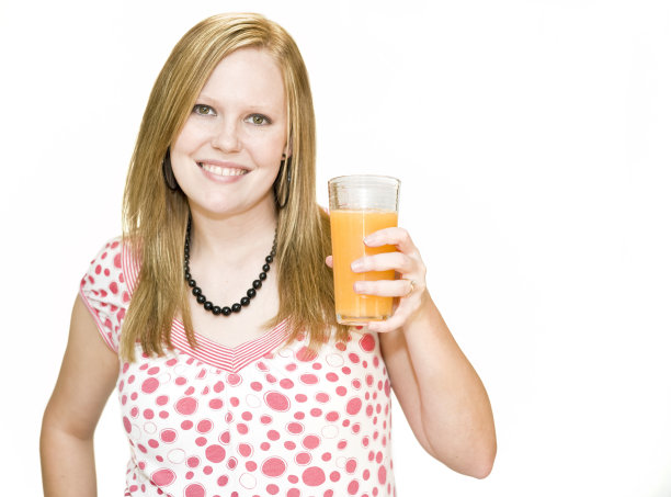 喝橙汁的女人图片下载