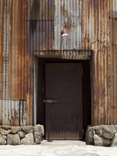 旧仓库的门图片下载