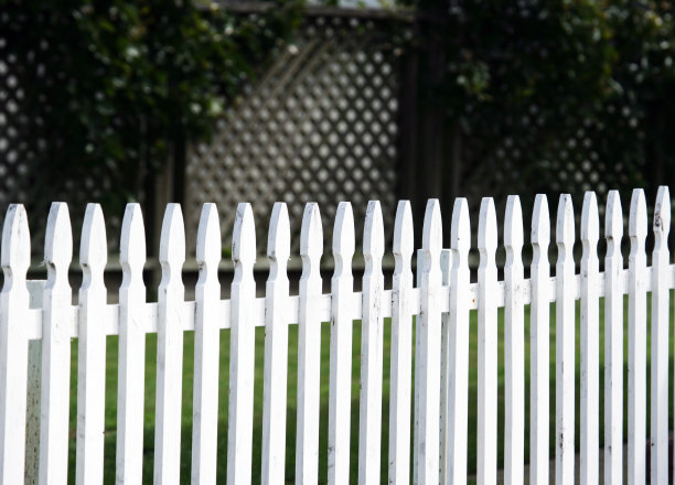 白色的栅栏图片下载