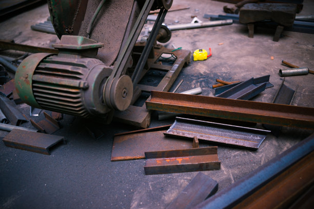 切割机和钢材材料图片下载