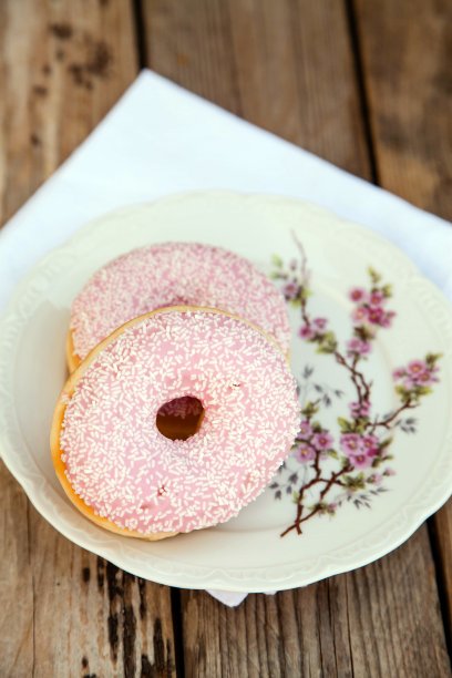 粉红色的甜甜圈图片下载