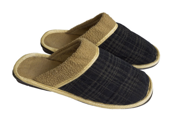 一双家用拖鞋图片下载