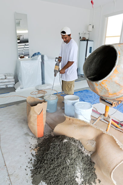 施工:混合胶水铺设瓷砖地面图片下载