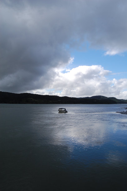 海上的小船图片下载