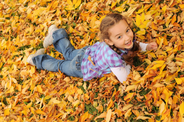 少女，秋天的季节图片下载
