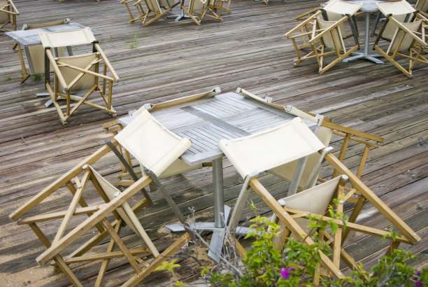 餐厅的餐桌和椅子图片下载