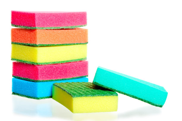 洗碗用的海绵堆，旁边还有两个图片下载