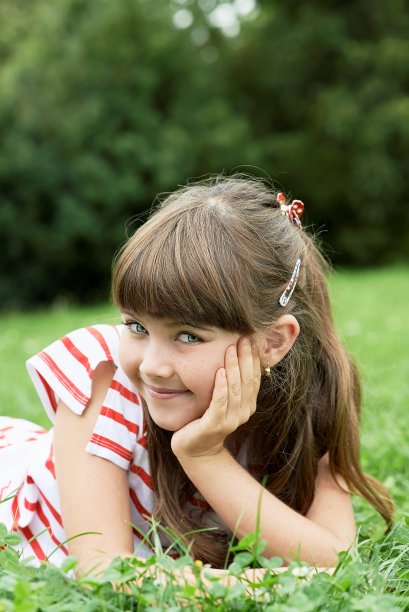 年轻女孩的肖像图片下载