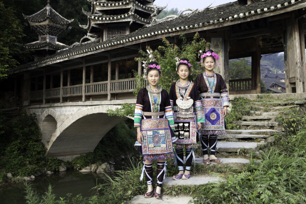 侗族族女孩图片下载