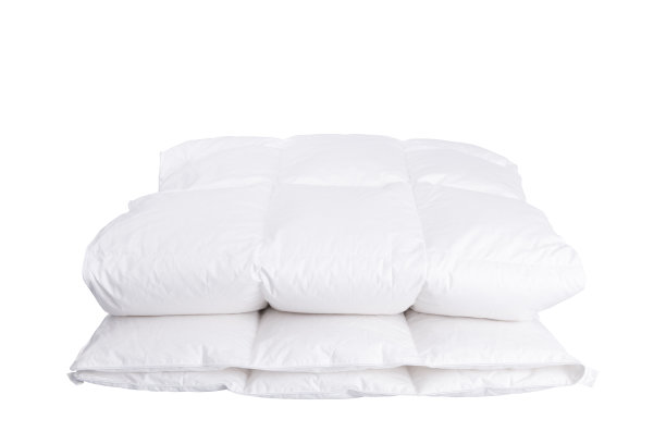 折叠羽绒被的白色背景图片下载