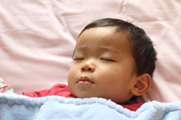 熟睡的婴儿图片下载