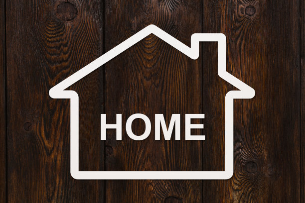 纸房子里面有家庭文本。住房、家庭的概念图片下载