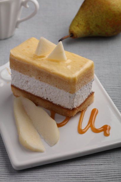 梨子蛋糕在盘子里图片下载