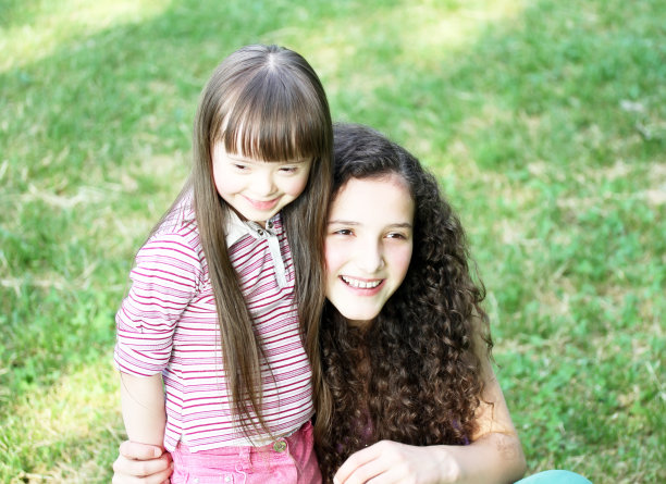 快乐的女孩图片下载